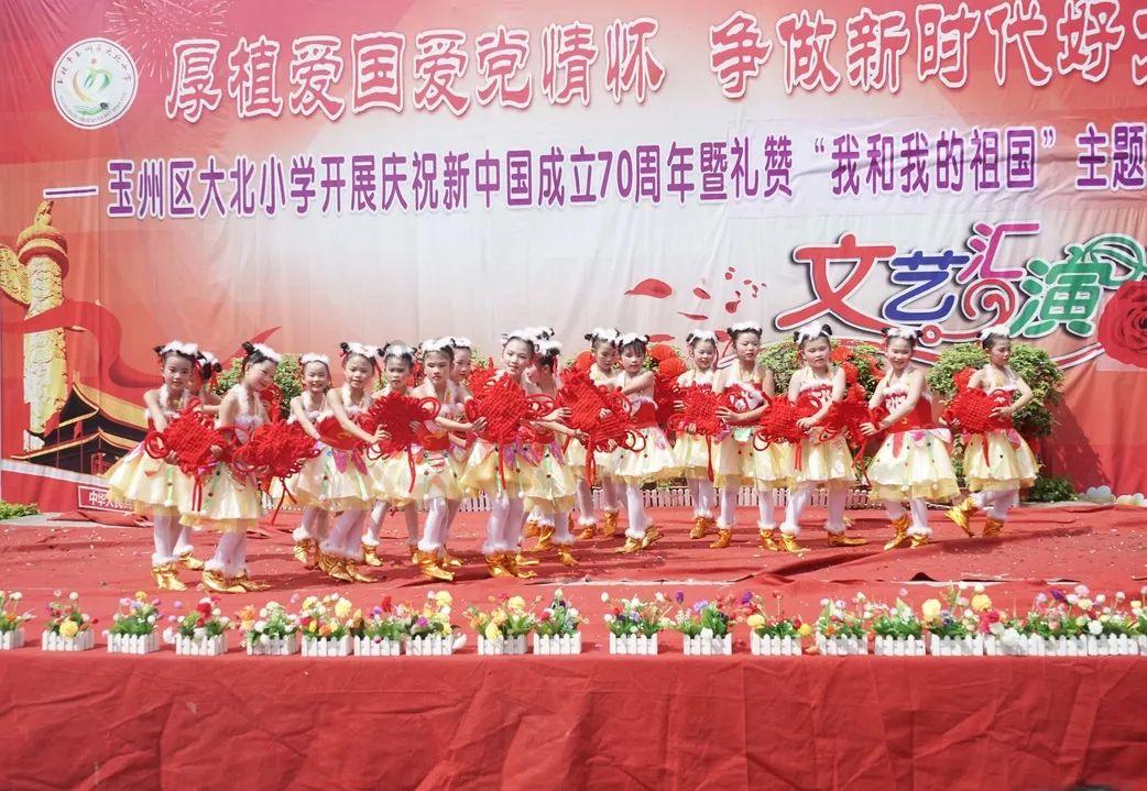 卡通红色汽车拼图