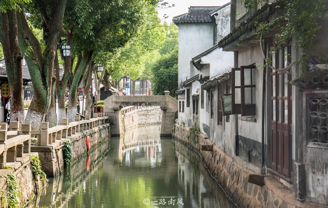 两家父母初次见面带什么礼物合适？游戏画面
